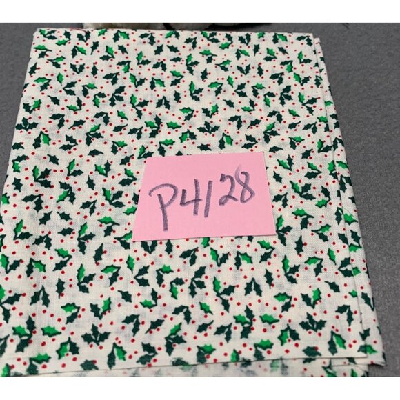 Holly & Berry Christmas Fat Quarter Cotton Fabric 18x22 White Green & Red Festiv - Picture 3 of 3